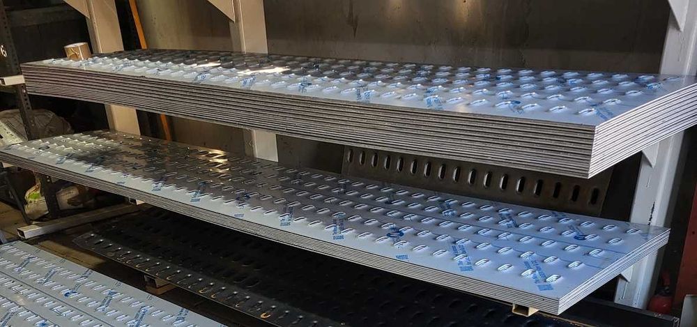 Blacha aluminiowa LOHR na auto-lawety , przyczepy 625x2500/3000x4 mm.