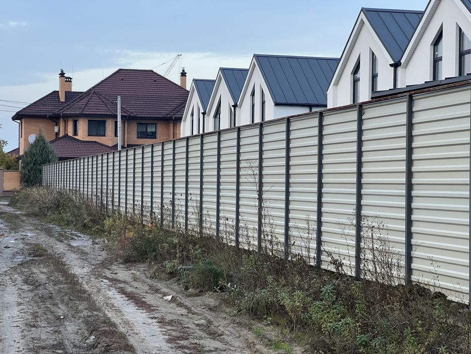 По земел уч 23сот в самом селе Погребы возле самого города Киева