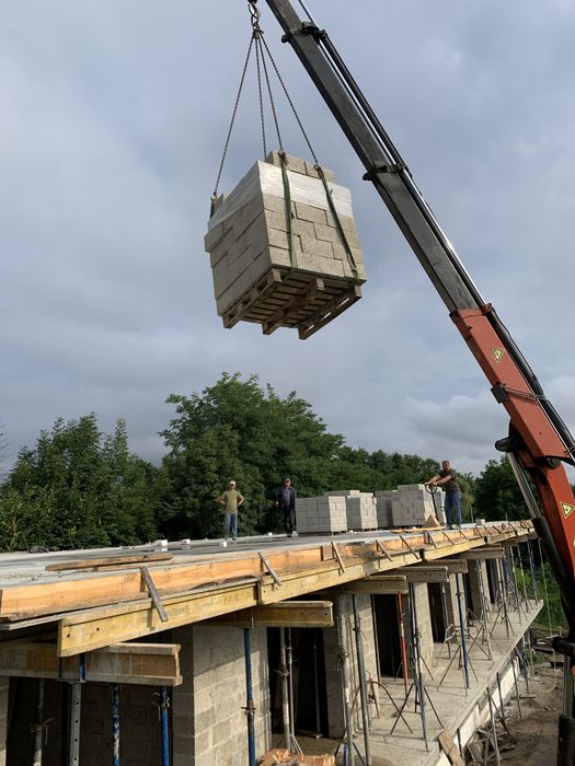 Послуги маніпулятора та вишки доставка та продаж цегли блоків