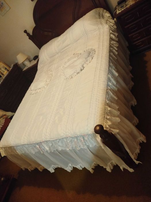 Colcha de cama de casal + 2 almofadas em formato coração