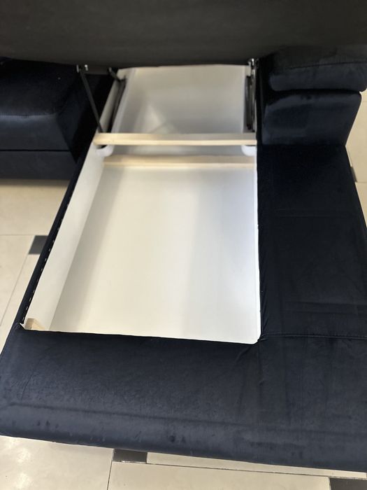 Розкладний П-подібний синій великий велюровий диван з Німеччини