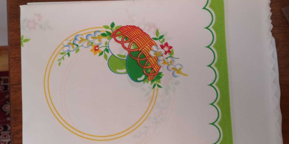 Obrus 110x160 biały koszyk pisanki Nowy Wielkanoc Święta