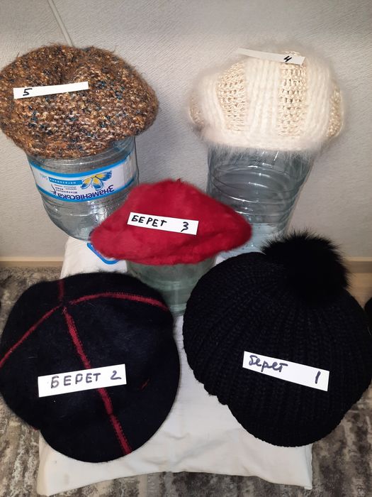 Берет женский с козырьком