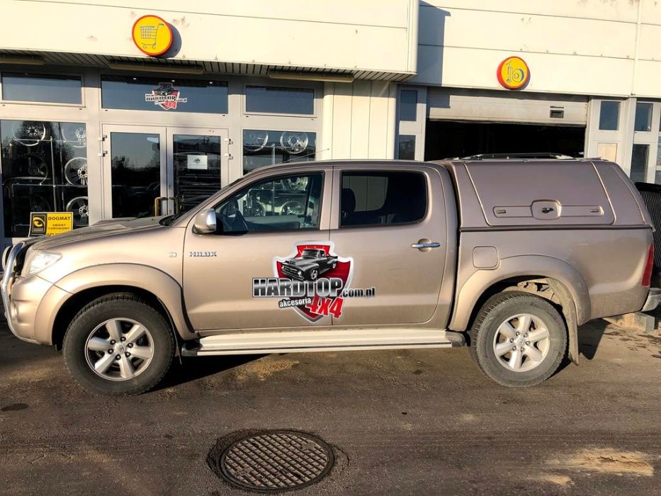 Toyota Hilux Hardtop zabudowa klapy boczne przemysłowa