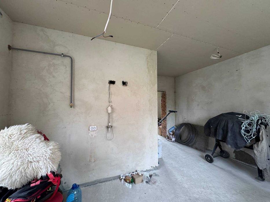 Продаж двох будинків з великою земельною ділянкою у центрі Тлумача