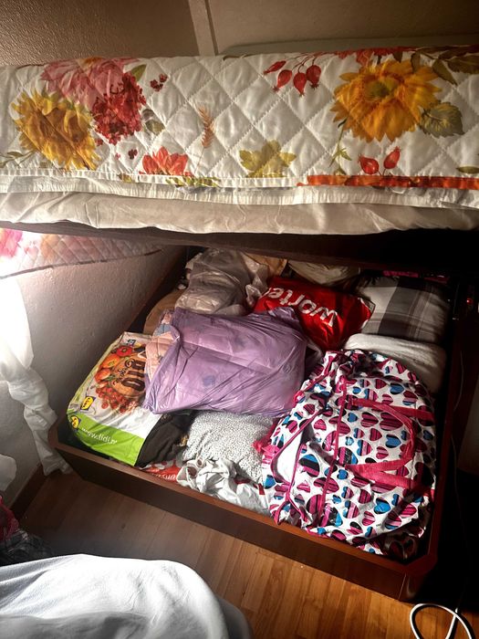 Sommier/Cama de casal com arrumação 140x190 (estrado e colchão inc.)