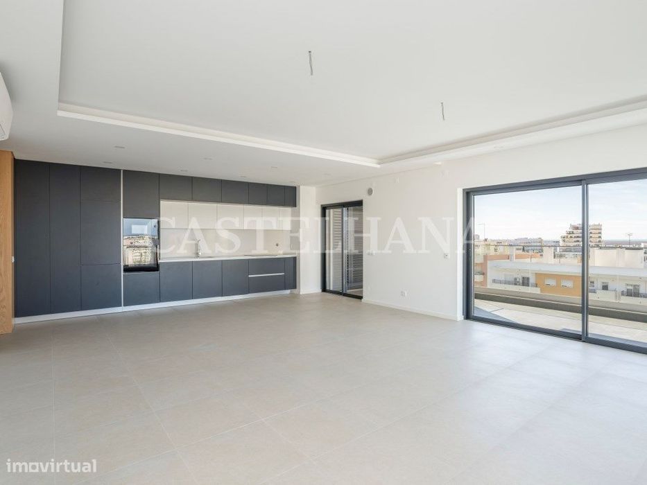 Apartamento T2 duplex, com varanda, em Faro