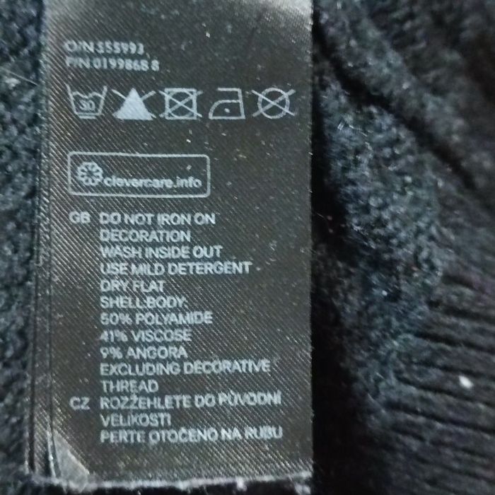 Продам светр з принтом..