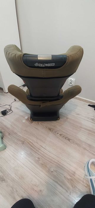 Fotelik samochodowy Maxi Cosi z systemem ISOFIX
