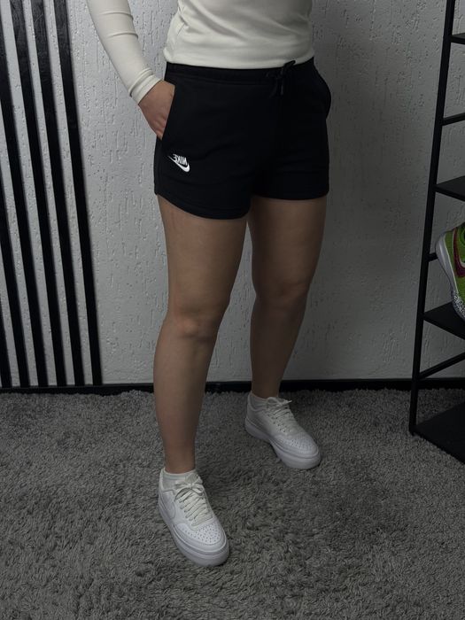 Жіночі шорти Nike