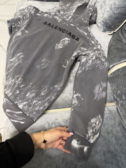 Серое худи Balenciaga