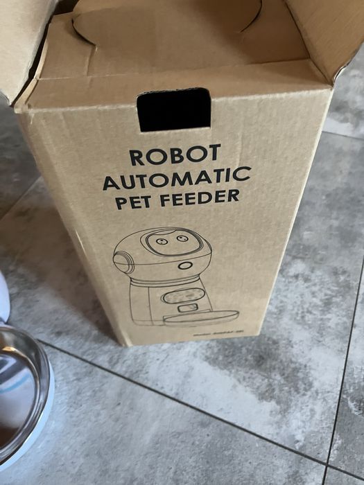 Robot Automatic pet freeder