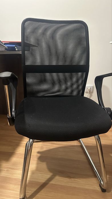 4 cadeiras  em muito bom estado