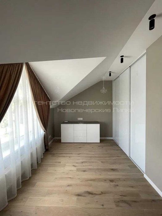 Продаж триповерхового таунхауса 290м2 в Козині КМ Montana Village