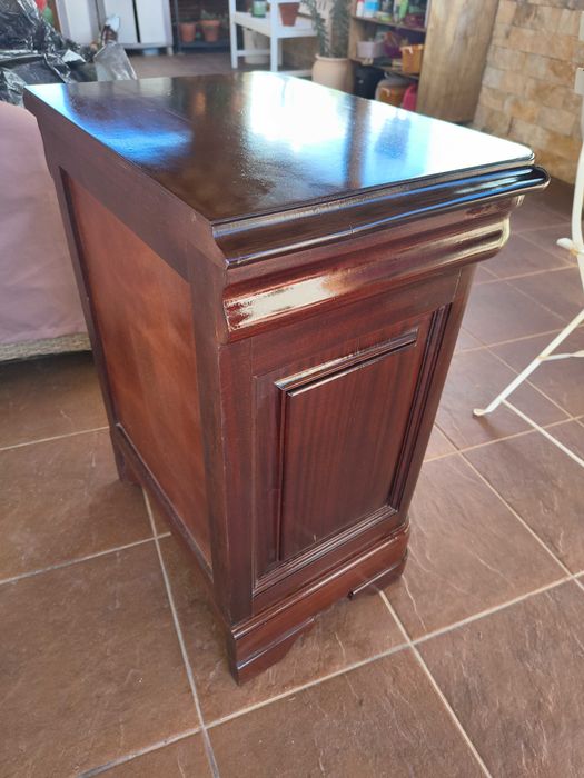 Mesa de cabeceira de qualidade