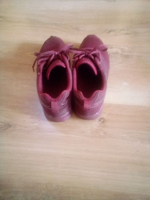 Bordowe buty damskie, sportowe