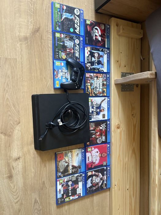 Ps4 slim 1TB z jednym padem (12gier)