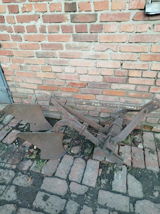 Продам        плуг