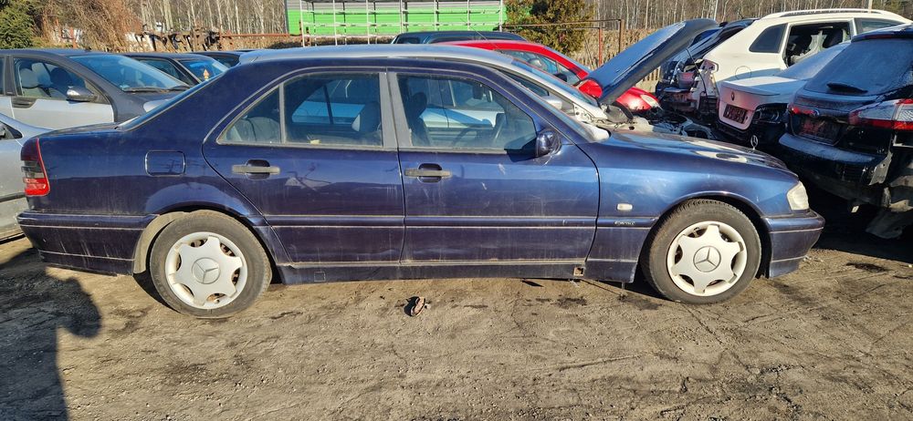 Na Części Mercedes c-klasa 99r 2.2CDI Silnik Drzwi Maska Klapa  Dyfer