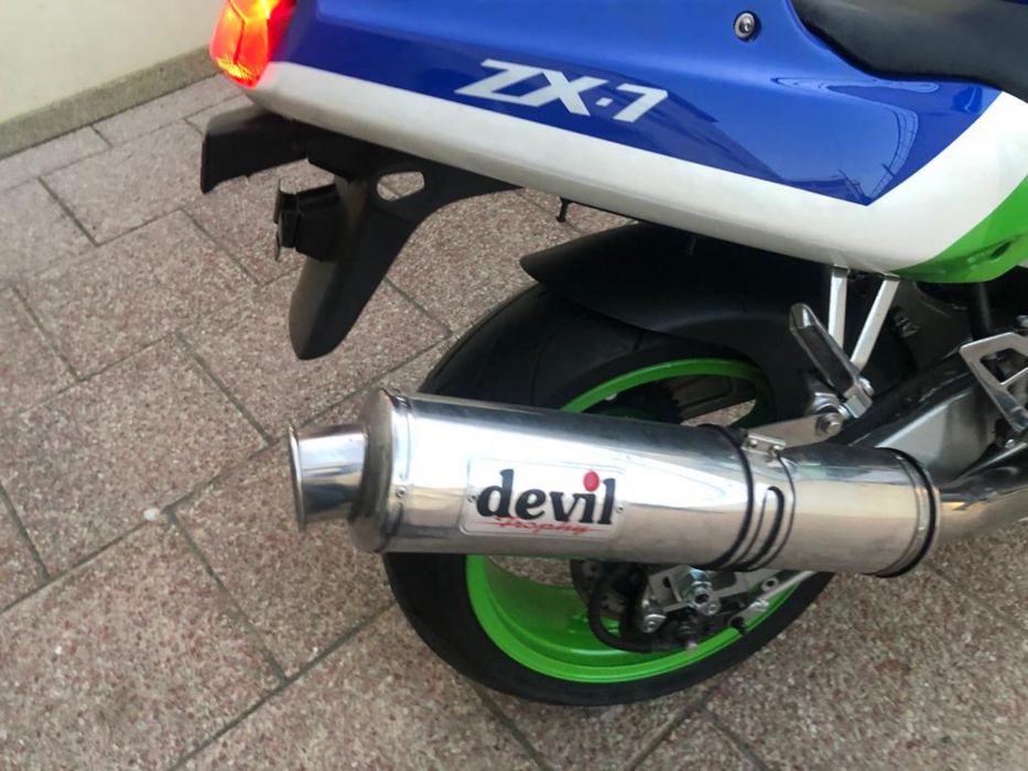 Kawasaki ZX-7, mota está muito boa