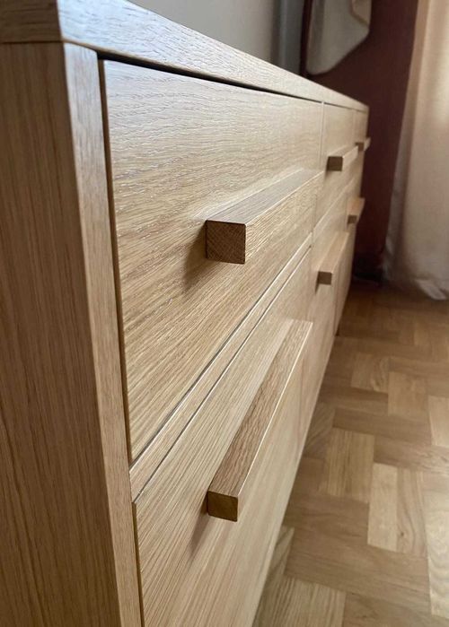 Komoda 170cm x 80cm dębowa z szufladami - zawiasy Blum