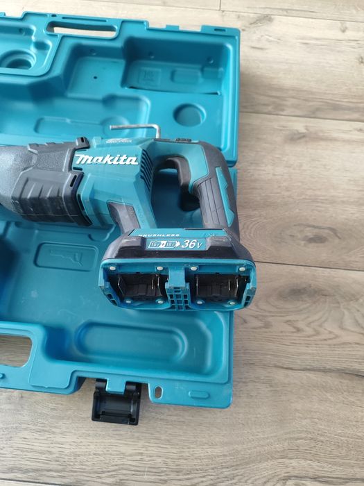 Akumulatorowa piła szablasta Makita 36v (2x18v), rok 2025