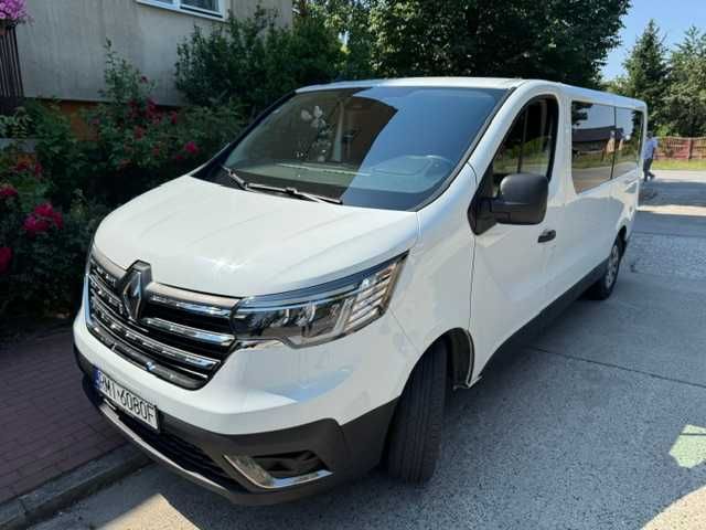 Wynajem busa 9-osób  Renault Trafic long