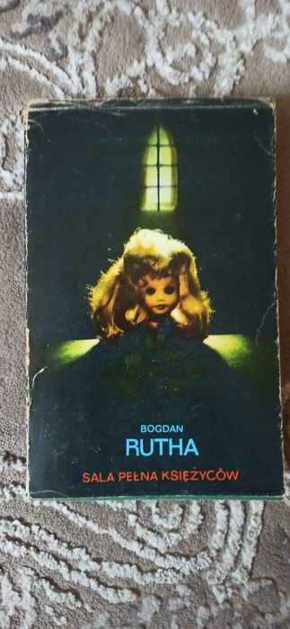 Sala pełna księżyców - Bogdan Rutha