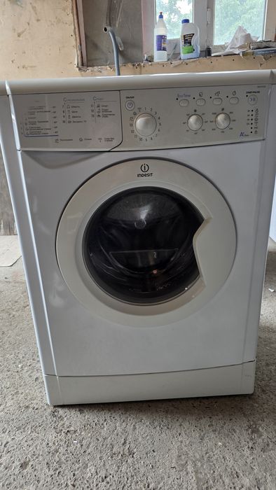 Продам пральну машину Indesit