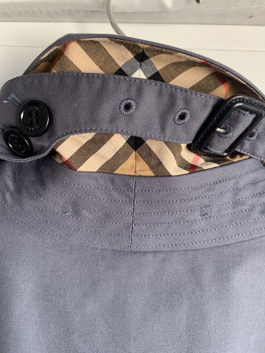 sobretudo cinzento Burberry