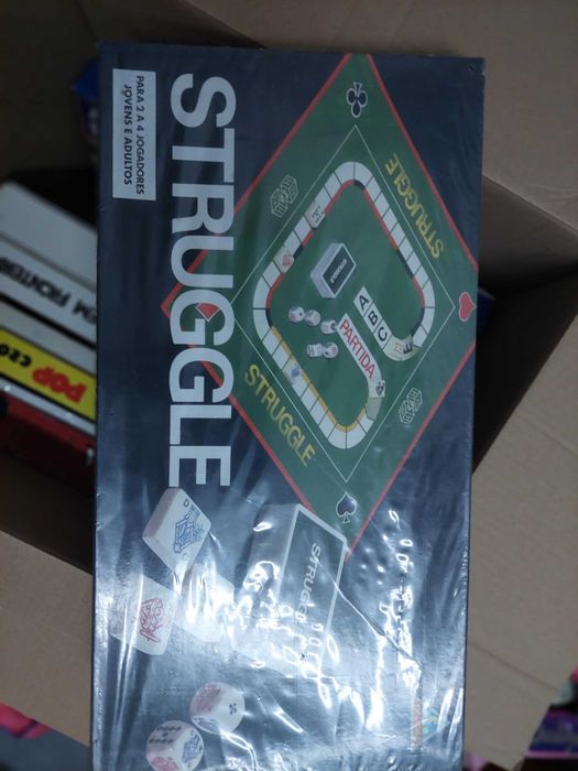 2 Jogos de tabuleiro antigos (vintage) - Struggle e Othello na caixa!