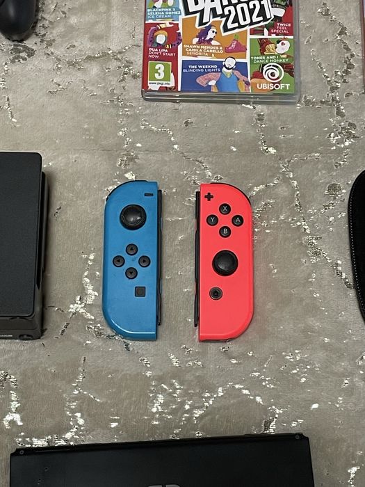 Nintendo Switch V2, 2 comando,2 jogos e bolsa de transporte