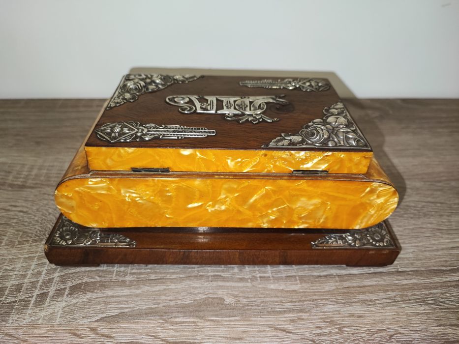 Caixa para jóias com vários detalhes em Prata