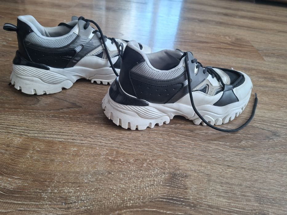 Buty sportowe damskie