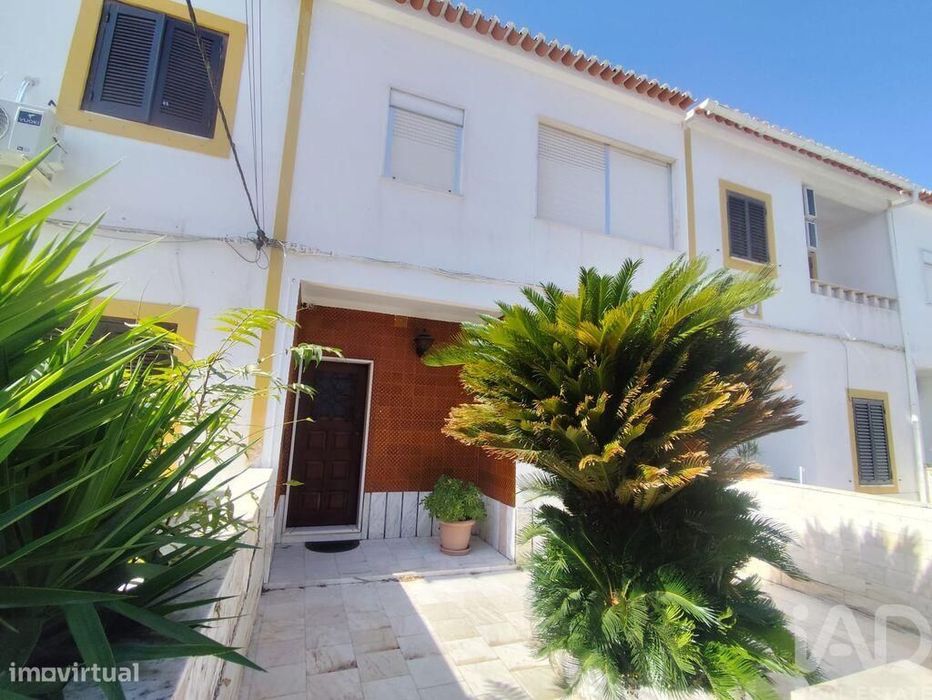 Moradia em banda T3 em Nossa Senhora da Conceição e São Bartolomeu de