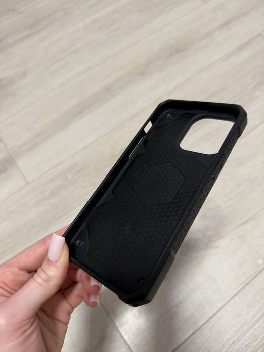 Чехол на телефон