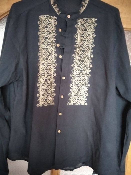 Чоловіча вишита сорочка