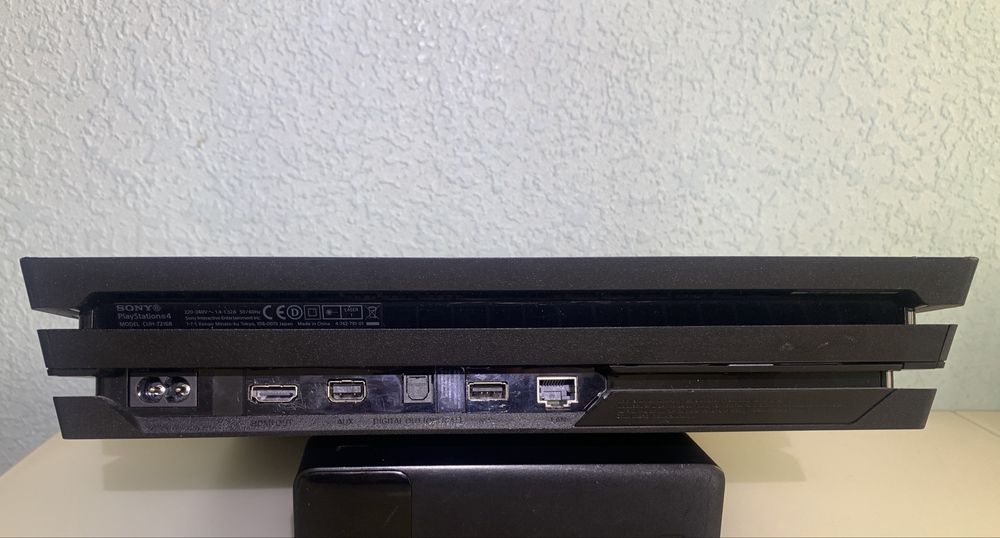 Sony PlayStation 4 PRO (PS4 RRO)