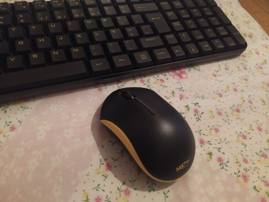 Teclado bluetooth ,com rato bluetooth