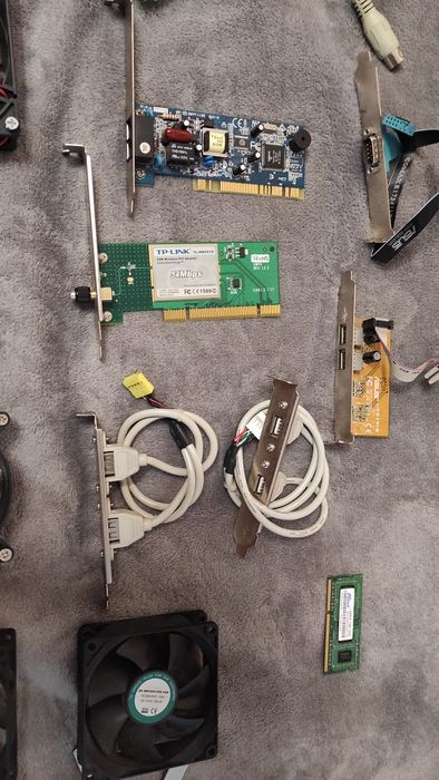 Комп'ютерні комплектуючі.