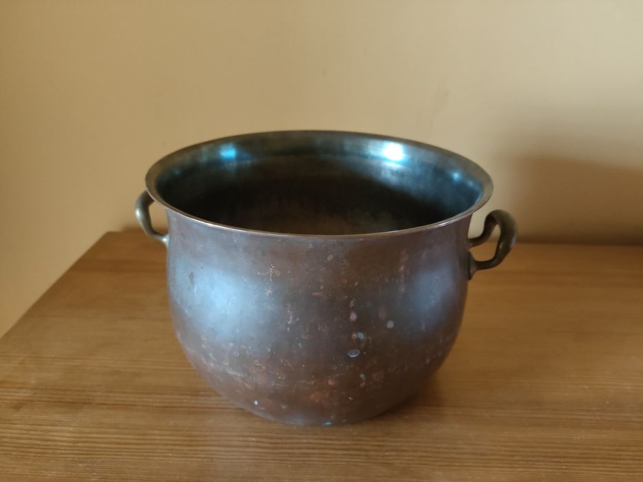 Stary miedziany garnek