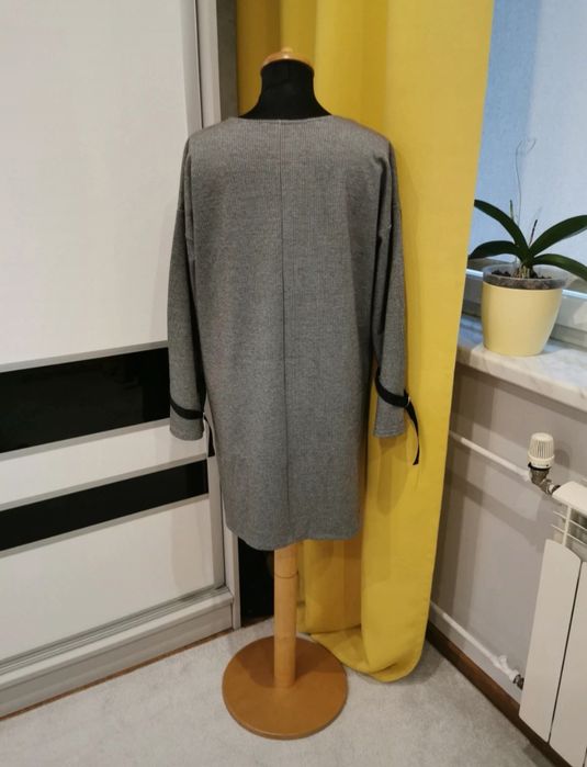 Sukienka - piękna, prosta i elegancka.