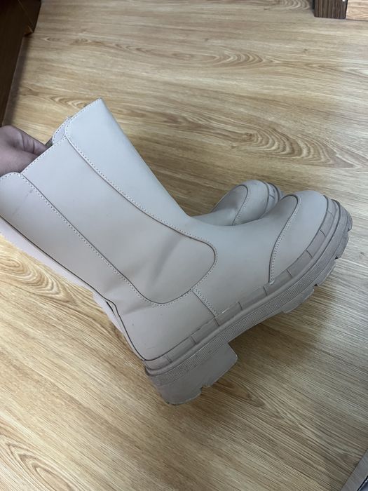 Buty damskie cztery pary zestaw rozmiar 40-42,5 do dlaszej sprzedaży NIKE