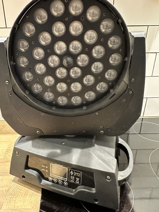 Głowa ruchoma led Flash 150 - oswietlenie sceniczne dla DJa / zespolu