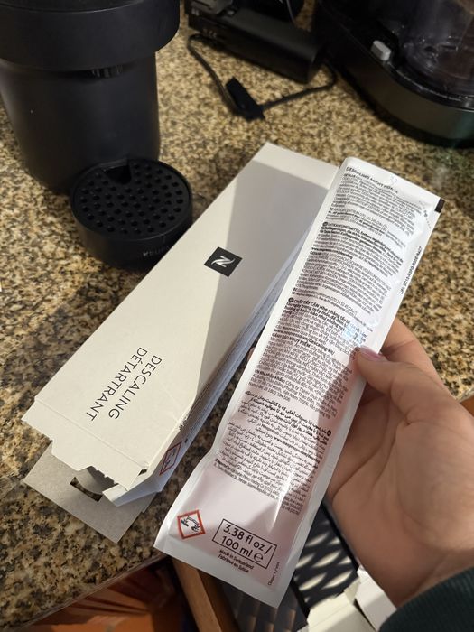 Nespresso Vertou Pop + Kit de descalificação