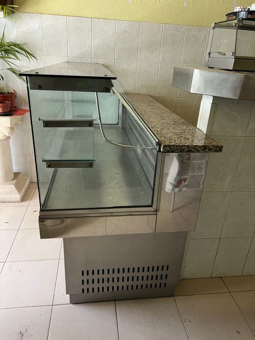 Vitrine Refrigerada em Inox e Vidro – Excelente Estado