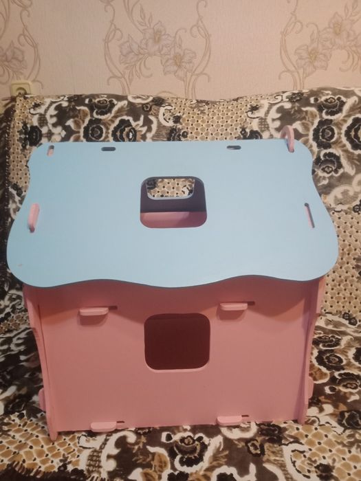 Дитячий іграшковий будиночок