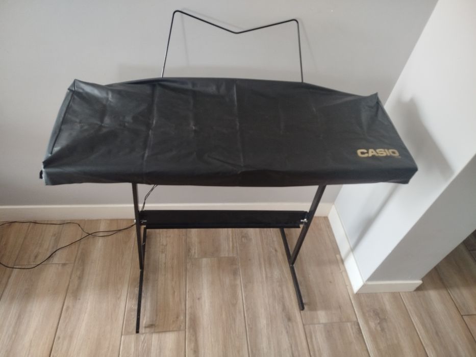 Vendo órgão Cassio com suporte e capa de proteção