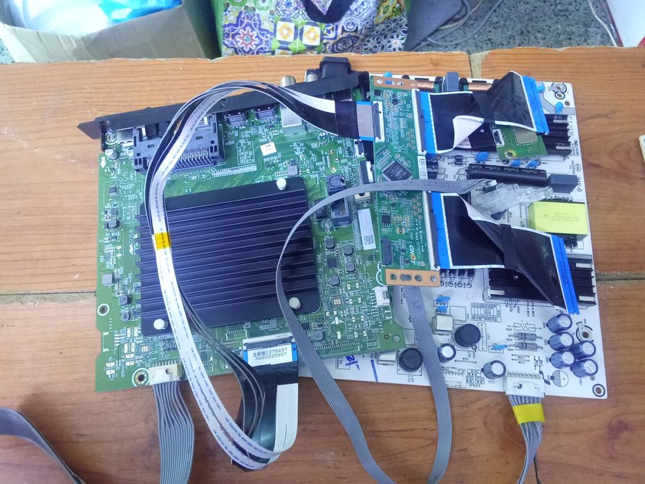 Conjunto Hisense Fonte e mainboard - 01