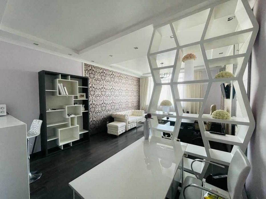 Зніміть шикарний простір для роботи Жилянська вул., 118